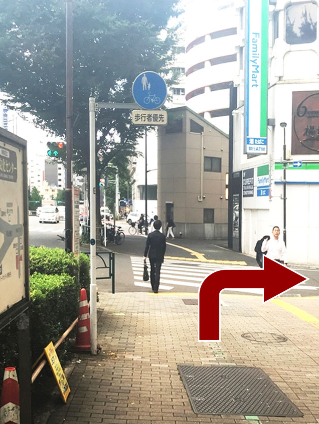 ファミリーマートを右へ ファミリーマートを右へ